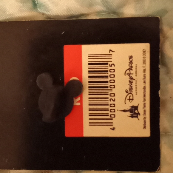 Disney DLR Winnie The Pooh And The Gang Piglet Tigger Eeyore Pin 20810 - Picture 4 of 4